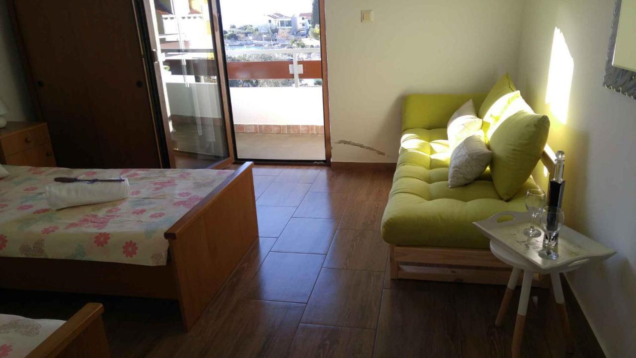 Vera Apartment 1 Rogoznica  Bilik gambar