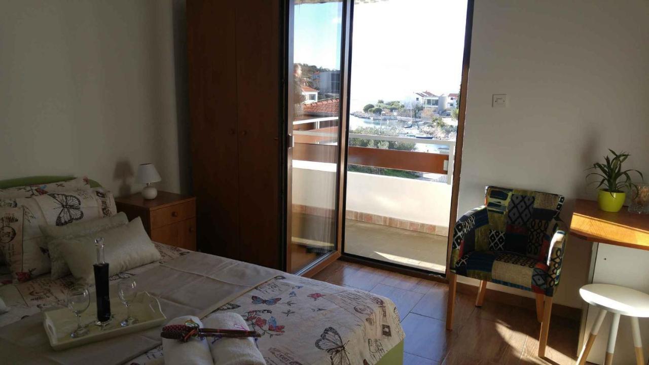 Vera Apartment 1 Rogoznica  Bilik gambar