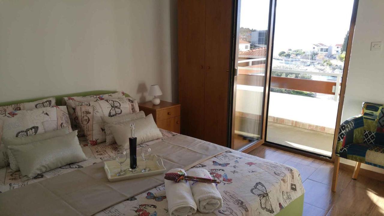 Vera Apartment 1 Rogoznica  Bilik gambar